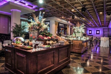 600 lounge cocktail hour