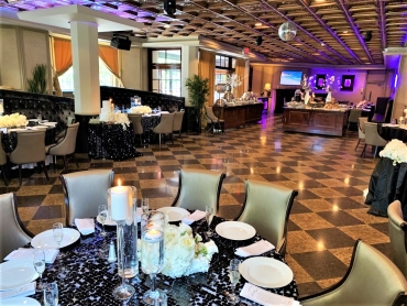 600 lounge with dance floor and dinner