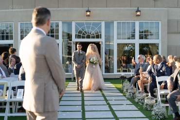 Bride with veil making appearance