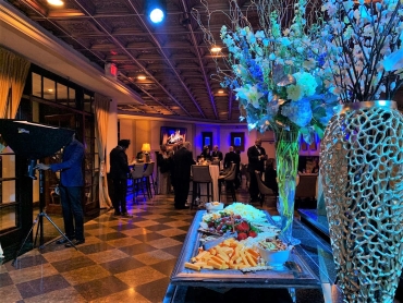 600 lounge snack bar