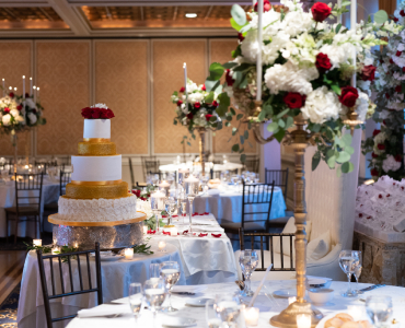 cake and centerpieces