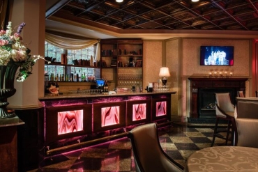 600 lounge bar and tv