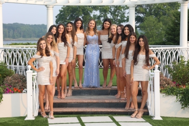 sweet 16 girls lined up on pergola
