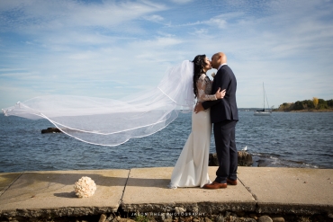 waterfront kiss at oaks
