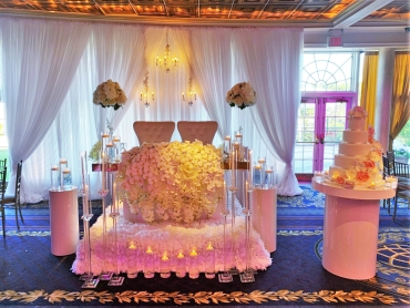 sweet heart table with flowers