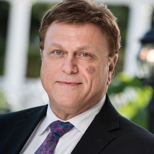 bio pic for Thomas Esposito